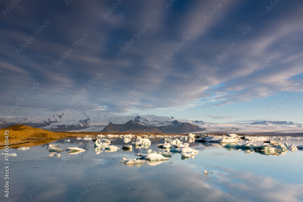 Wolken über der Gletscherlagune Jökulsárlón auf Island