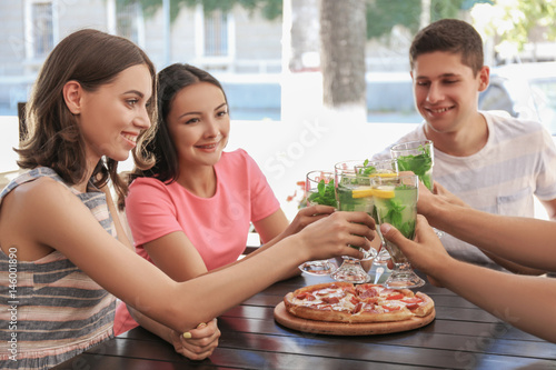 Happy friends eating pizza ...