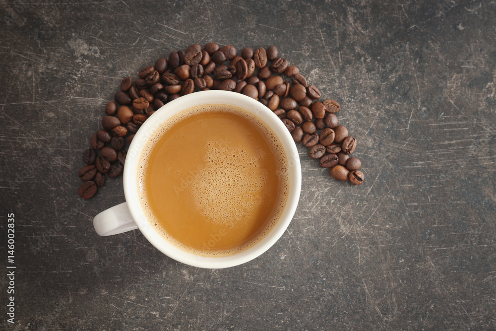 Obraz premium Cup of tasty butter coffee on grey background