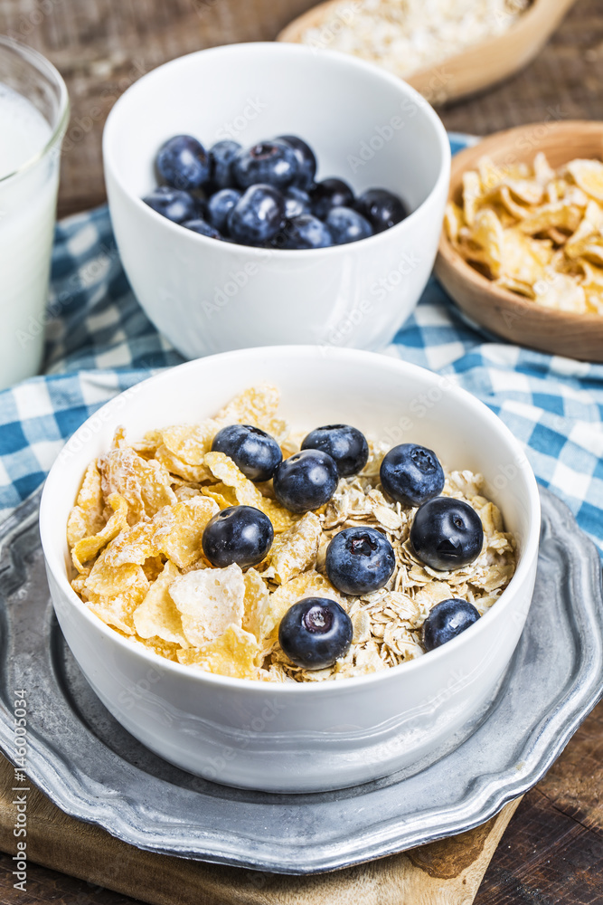 Breakfast: oatmeal with blueberries Breakfast: oatmeal with blueberries