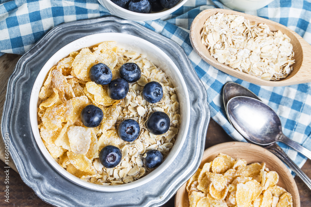 Breakfast: oatmeal with blueberries Breakfast: oatmeal with blueberries