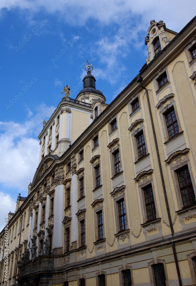 Gmach główny Uniwersytetu Wrocławskiego - fasada z wieżą Matematyczną