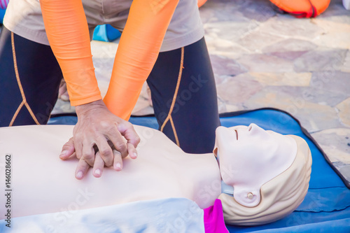 Obraz na płótnie cpr training chest compression dummy basic life support
