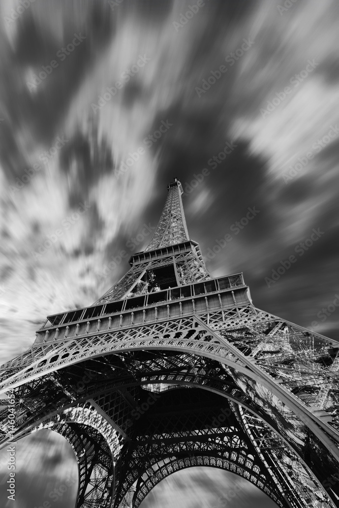 Black and white of the Eiffel tour in Paris