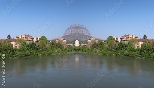 Vue sur l'Isère et la Chartreuse