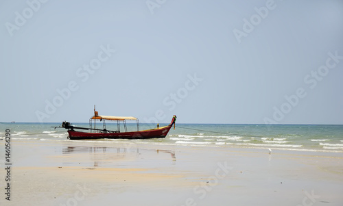 Traditional Thai boat near the beach © Dmitry