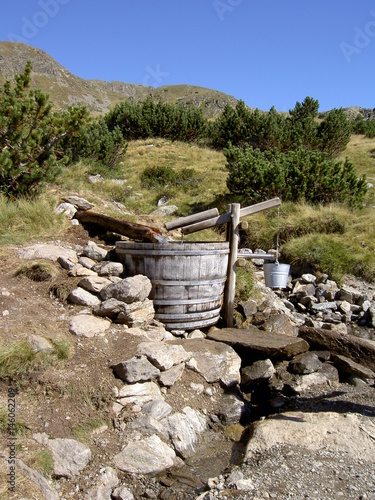 Südtirol, Brunnen, Gebirge, Fass, Flusslauf