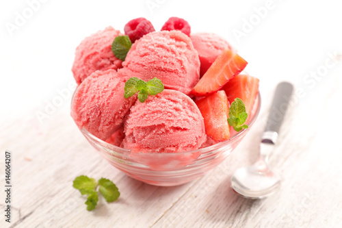 strawberry ice cream