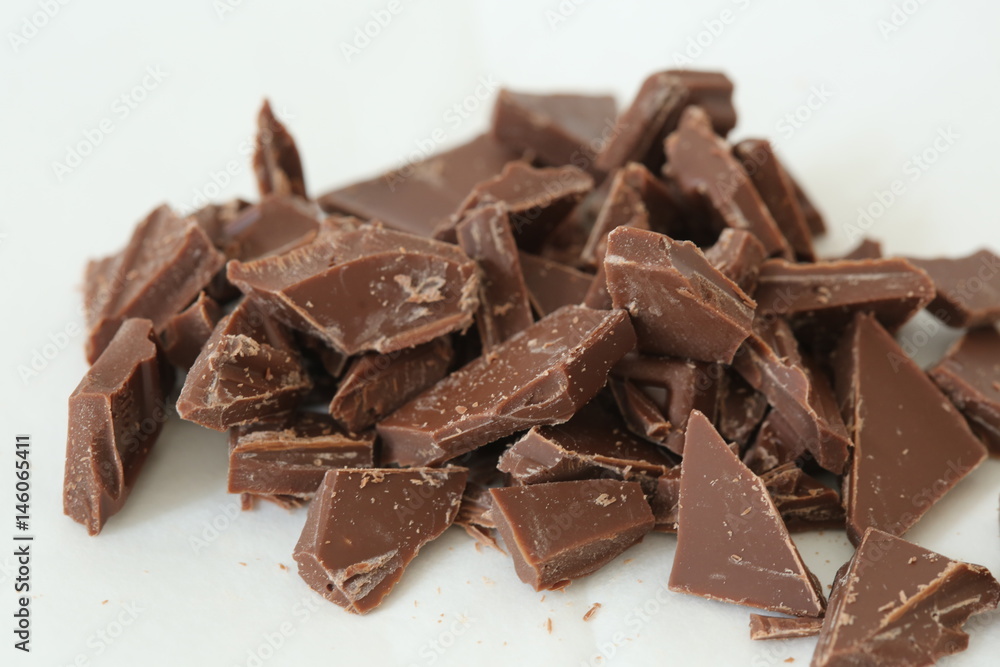 割った板チョコレート 割った板チョコレート