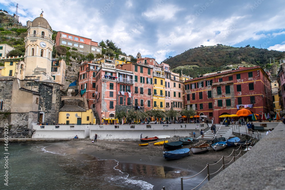 vernazza habour