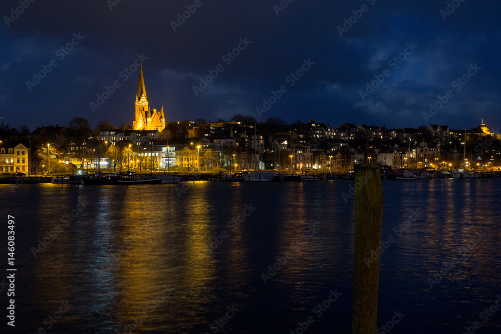 Abend am Flensburger Hafen mit St.Jürgen Kirche Abend am Flensburger Hafen mit St.Jürgen Kirche