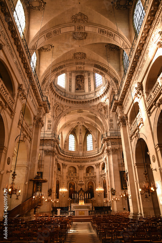 Nef de l   glise baroque Saint-Paul dans le Marais    Paris  France