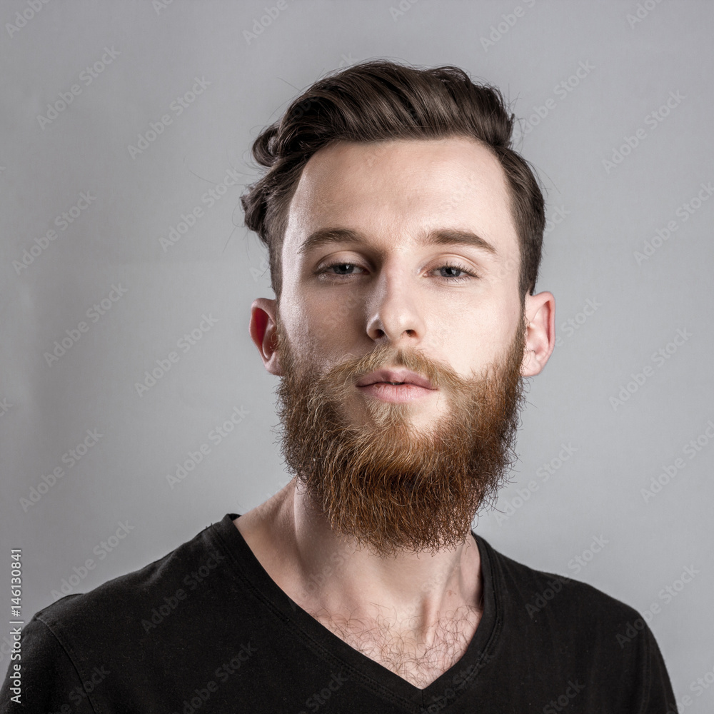 Obraz premium Proud and overconfident young man isolated on gray backround