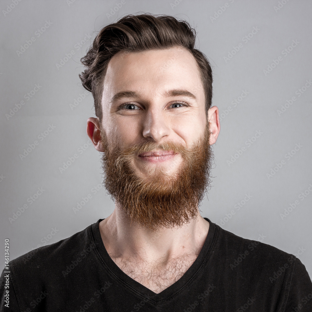 Obraz premium Exited young man isolated on gray background