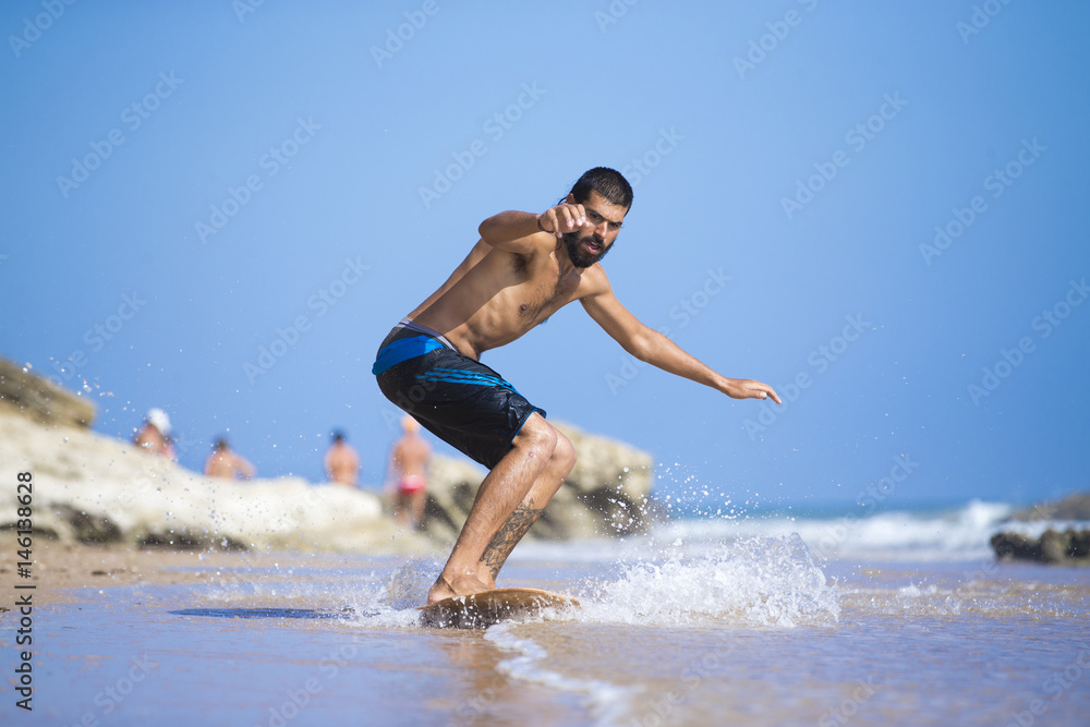 Fototapeta premium Skimboarder in beach