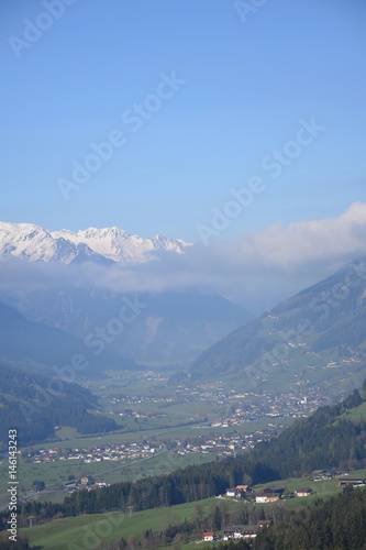 Salzachtal, Salzach, Berg, Alpenhauptkamm, Venedigergruppe, Hohe Tauern, Nationalpark, Frühling photo