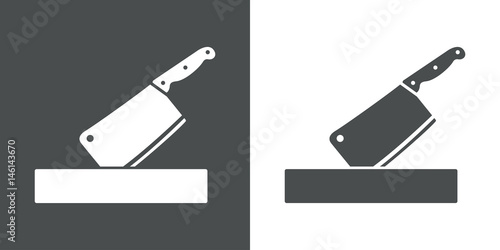 Icono plano cuchillo carnicero en tabla gris y blanco