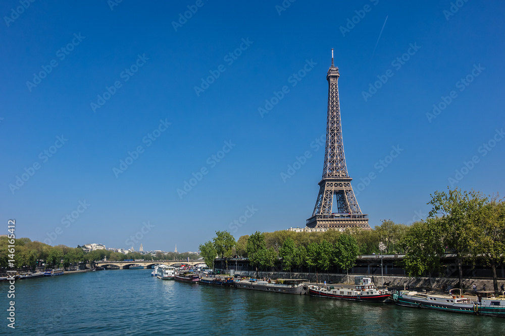 Fototapeta premium Tour Eiffel (Eiffel tower) from the Seine River. Paris. France.