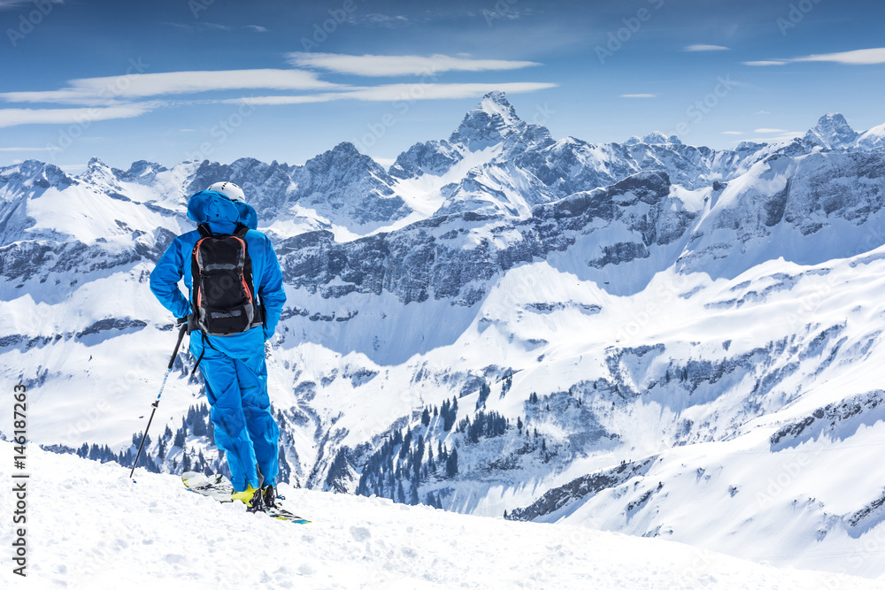 Freerider mit Blick auf die Allgäuer Alpen