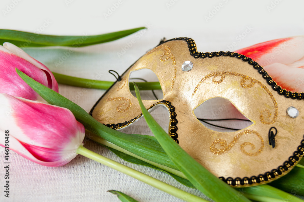 Naklejka premium Red and white tulips golden mask on white linen fabric