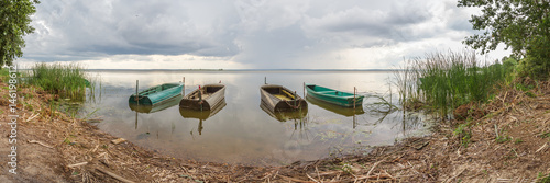 Четыре лодки на озере Неро около Ростова Великого, Ярославская область