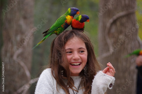 la fille aux oiseaux - bonheur photo