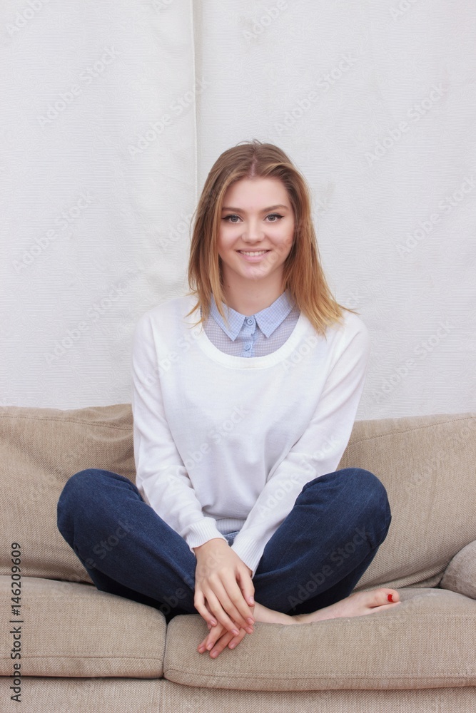 Obraz premium Woman smiling joyful and happy