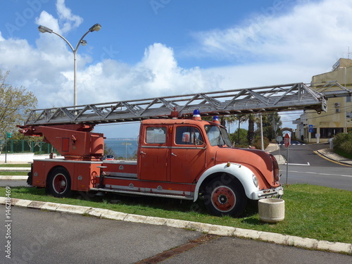 Alte Feuerwehr mit Leiter  gesehen in Lagos  Portugal