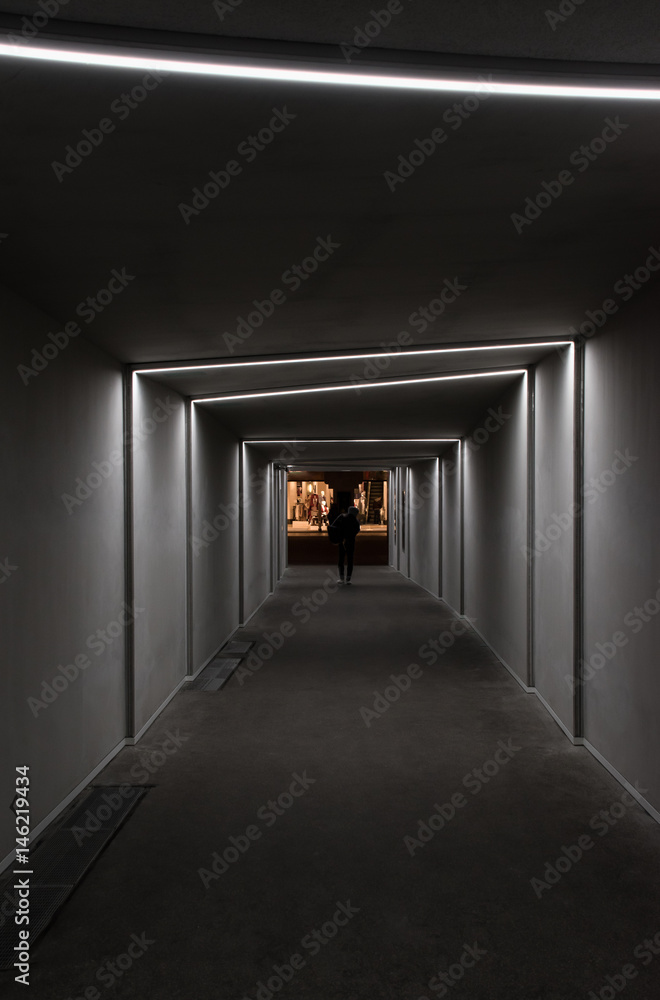 beleuchtetes tunnel beleuchtetes tunnel