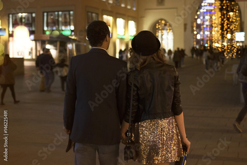 Foto Young couple going out - Friday Night