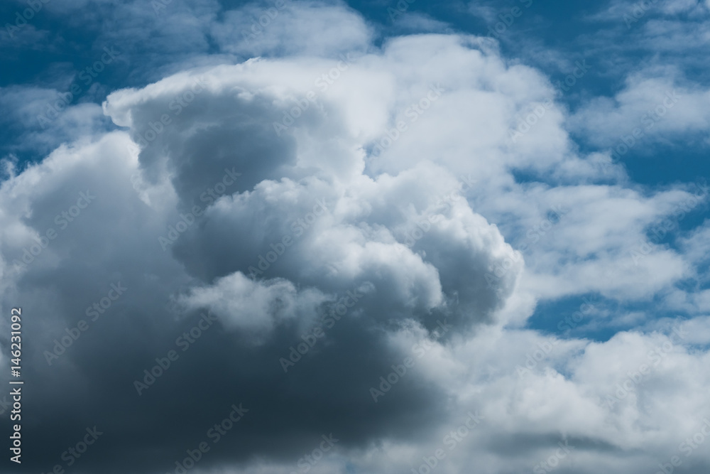 nuage cumulo nimbus chargé gros ciel bleu nuage cumulo nimbus chargé gros ciel bleu