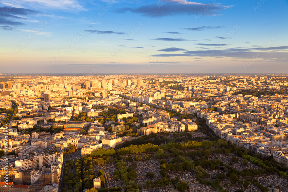 Fototapeta premium Eastern Paris before Sunset, France
