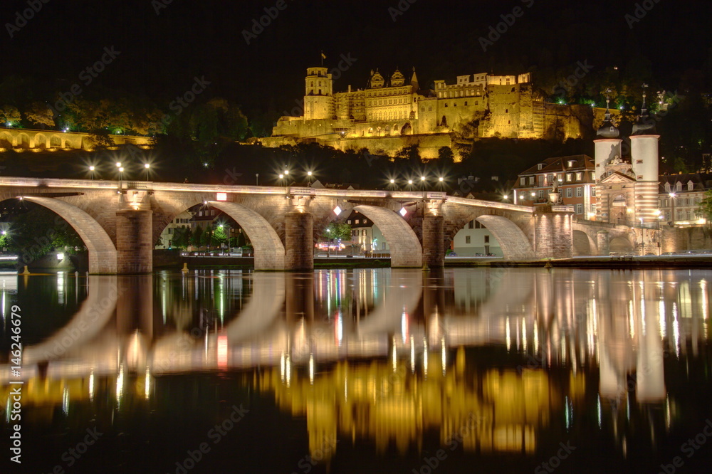 Brücke über Neckar und die Burg von Heidelberg