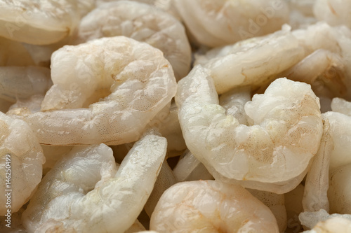  Fresh raw peeled shrimp