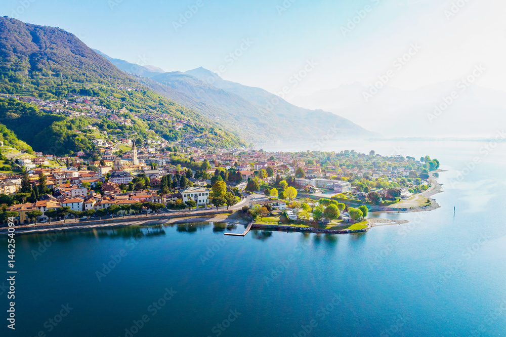 Obraz premium Domaso - Lago di Como (IT) - Vista aerea panoramica