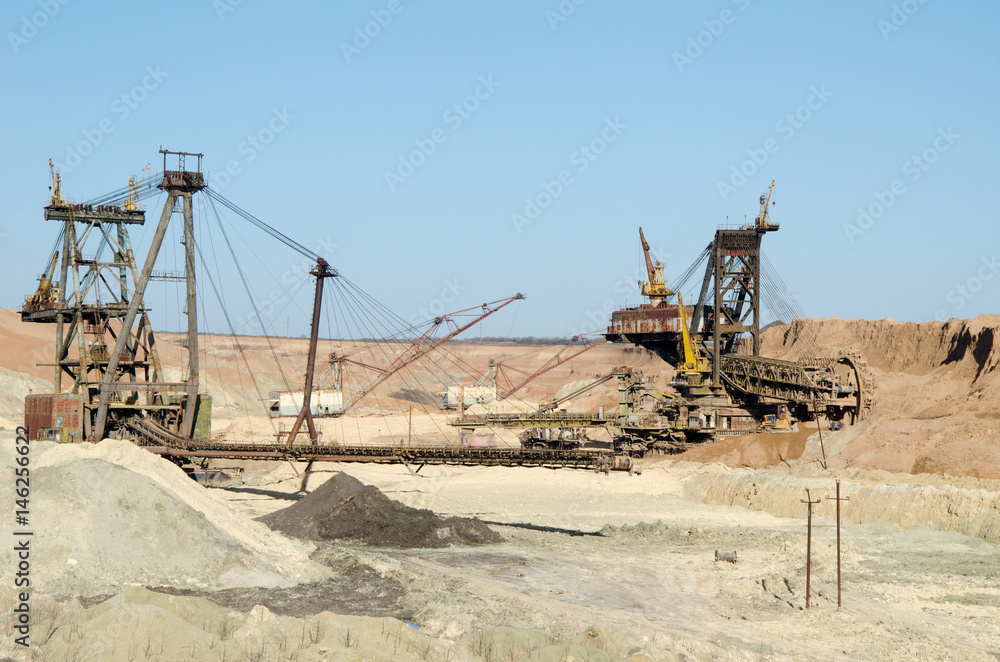 rotary excavator working in the pit