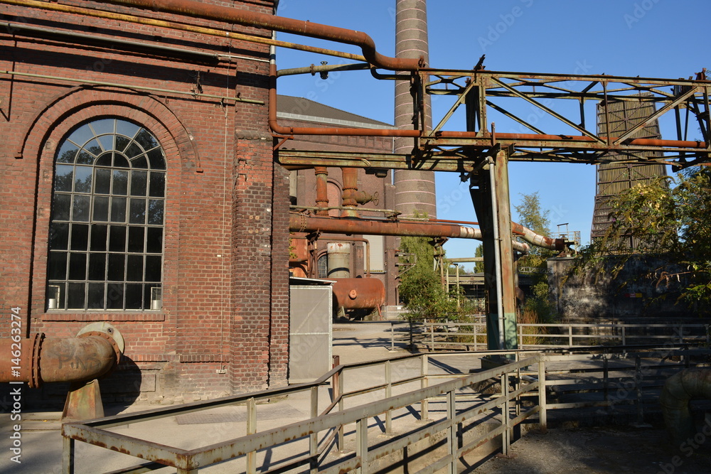 Naklejka premium Alte Industrieanlagen im Landschaftspark Duisburg-Nord im Ruhrgebiet