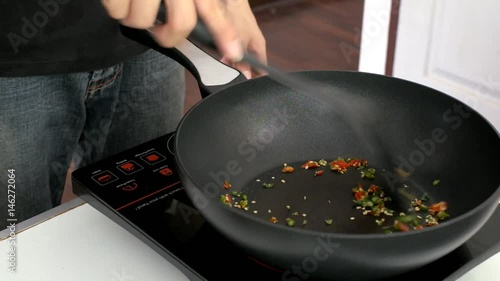 ​
Cooking Series
prepare cooking in the kitchen
Restaurant techniques for home cooks
home cooking