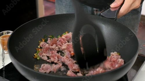 ​
Cooking Series
prepare cooking in the kitchen
Restaurant techniques for home cooks
home cooking