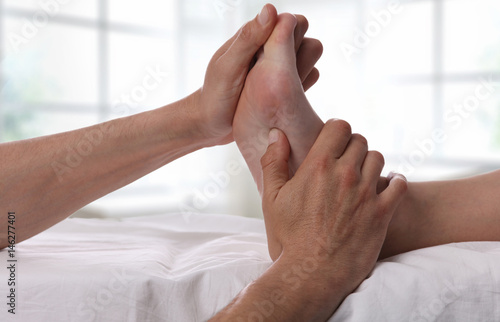 Bilde på lerret Woman enjoying foot massage