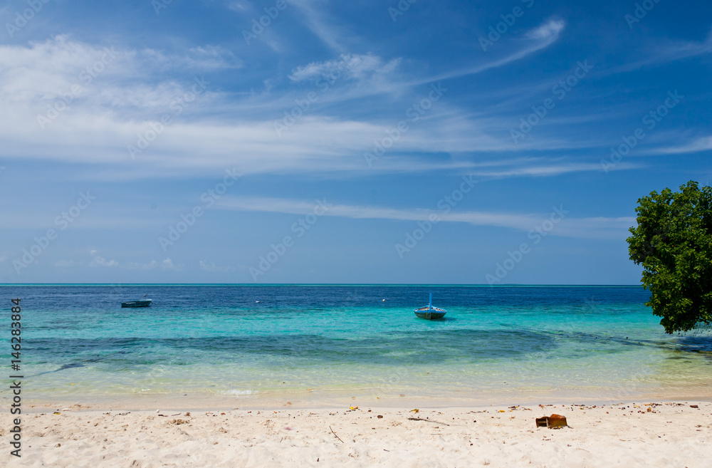 Exotic Islands in Maldives, similar to Caribbean, Seychelles