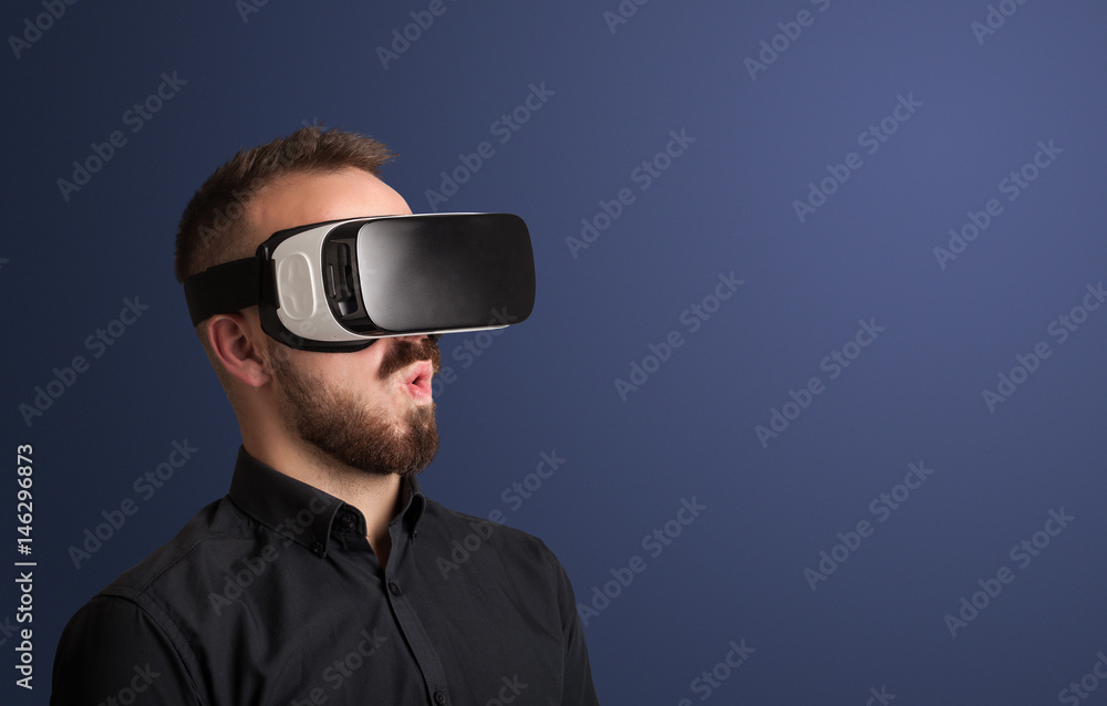 Obraz premium Businessman with virtual reality goggles