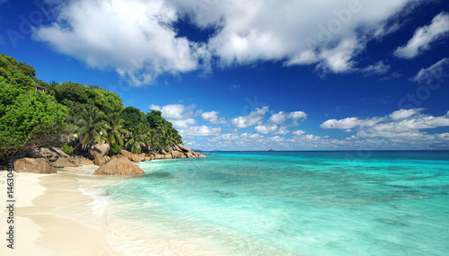 traumhafte Strandbucht auf den Seychellen © Jenny Sturm