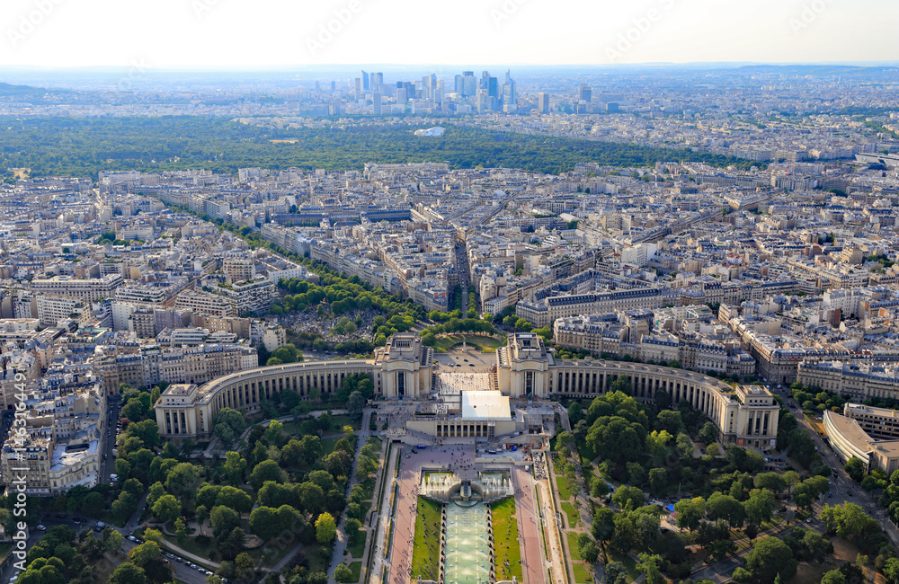 Le Trocadéro et La Défense vus depuis le 3 éme étage de la tour Eiffel 