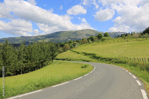 Valokuva carretera curva país vasco U84A2504-f17
