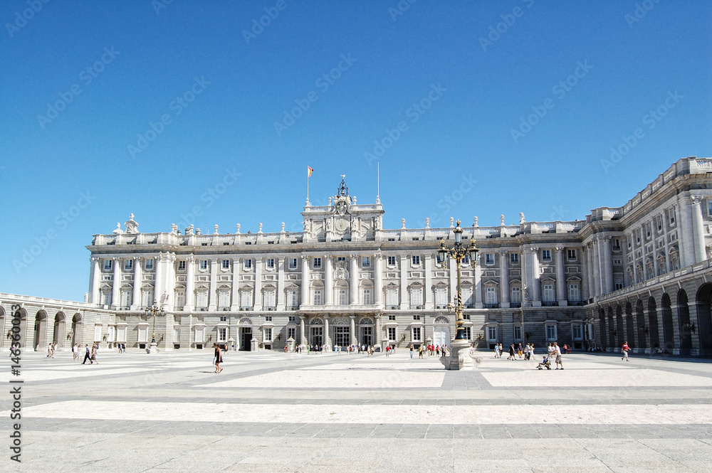 Fototapeta premium Plaza de la armeria, palacio de oriente de madrid