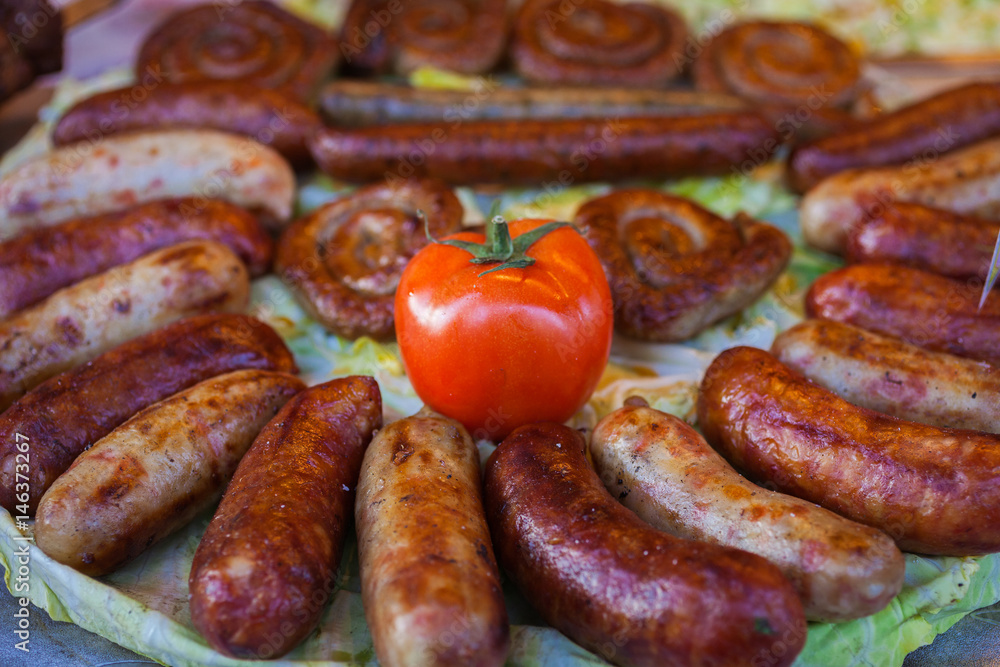 Grilled sausages and tomato