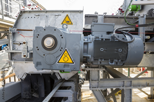 Εκτύπωση καμβά Powerful electrical motor