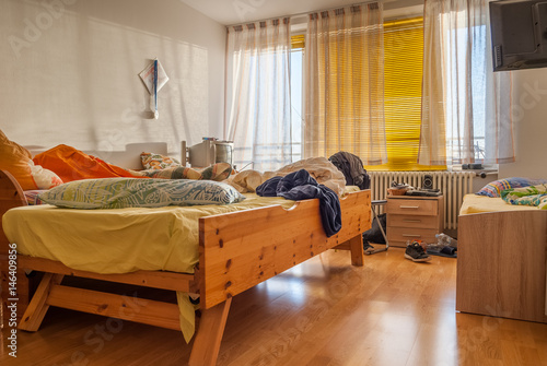 фотографія Messy bedroom with clothes everywhere, natural light, HDR