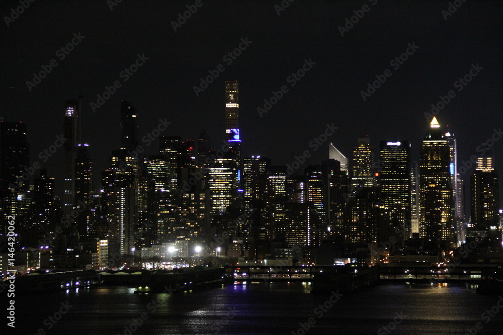 Manhatten skyline at night